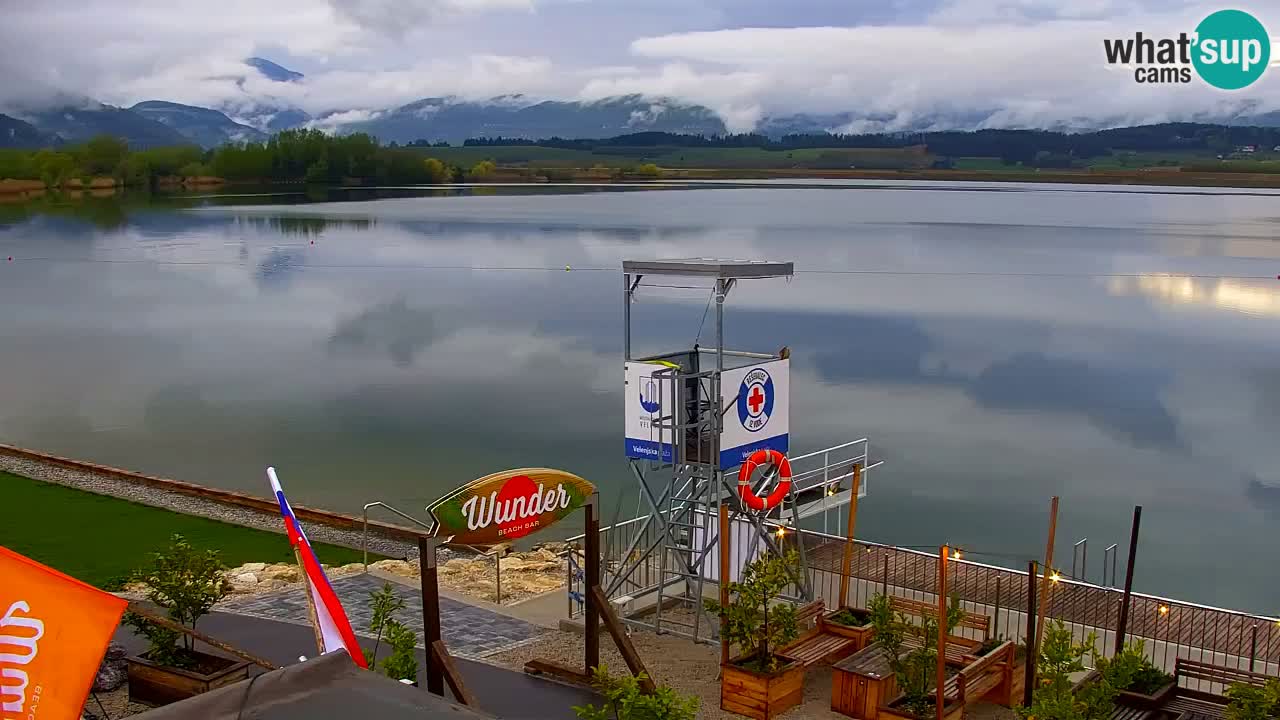 Spletna kamera Velenjsko jezero – Pogled v živo z Velenjske plaže