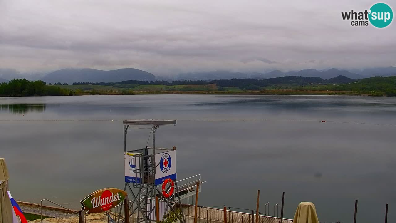 Spletna kamera Velenjsko jezero – Pogled v živo z Velenjske plaže