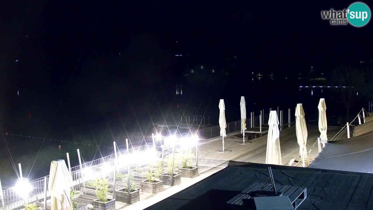 Spletna kamera Velenjsko jezero – Pogled v živo z Velenjske plaže