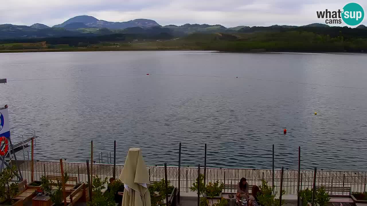 Spletna kamera Velenjsko jezero – Pogled v živo z Velenjske plaže