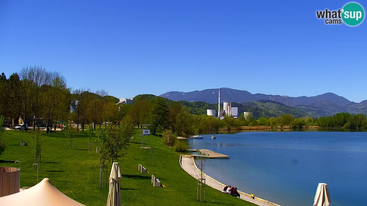 Spletna kamera Velenjsko jezero – Pogled v živo z Velenjske plaže