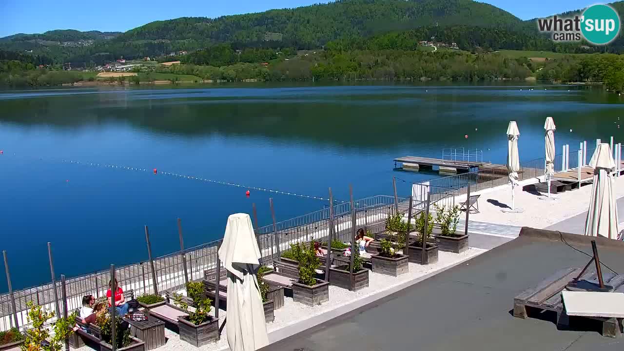 Spletna kamera Velenjsko jezero – Pogled v živo z Velenjske plaže