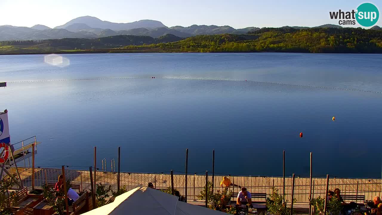 Spletna kamera Velenjsko jezero – Pogled v živo z Velenjske plaže