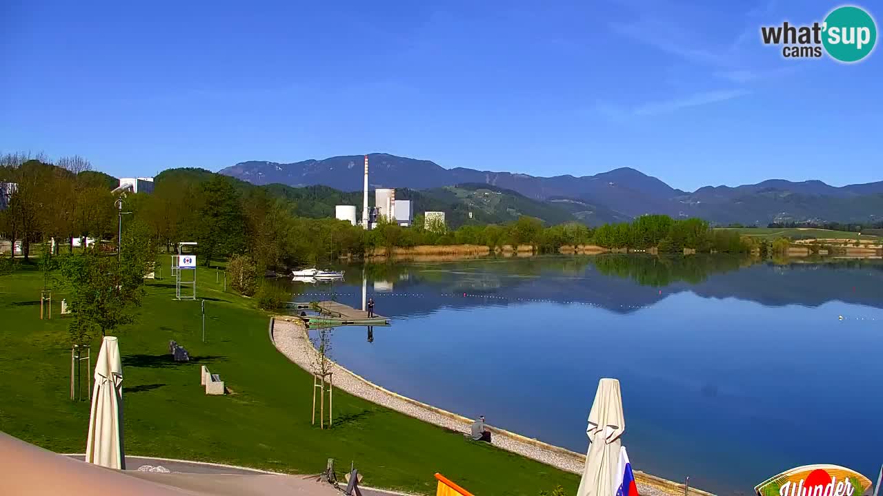 Spletna kamera Velenjsko jezero – Pogled v živo z Velenjske plaže