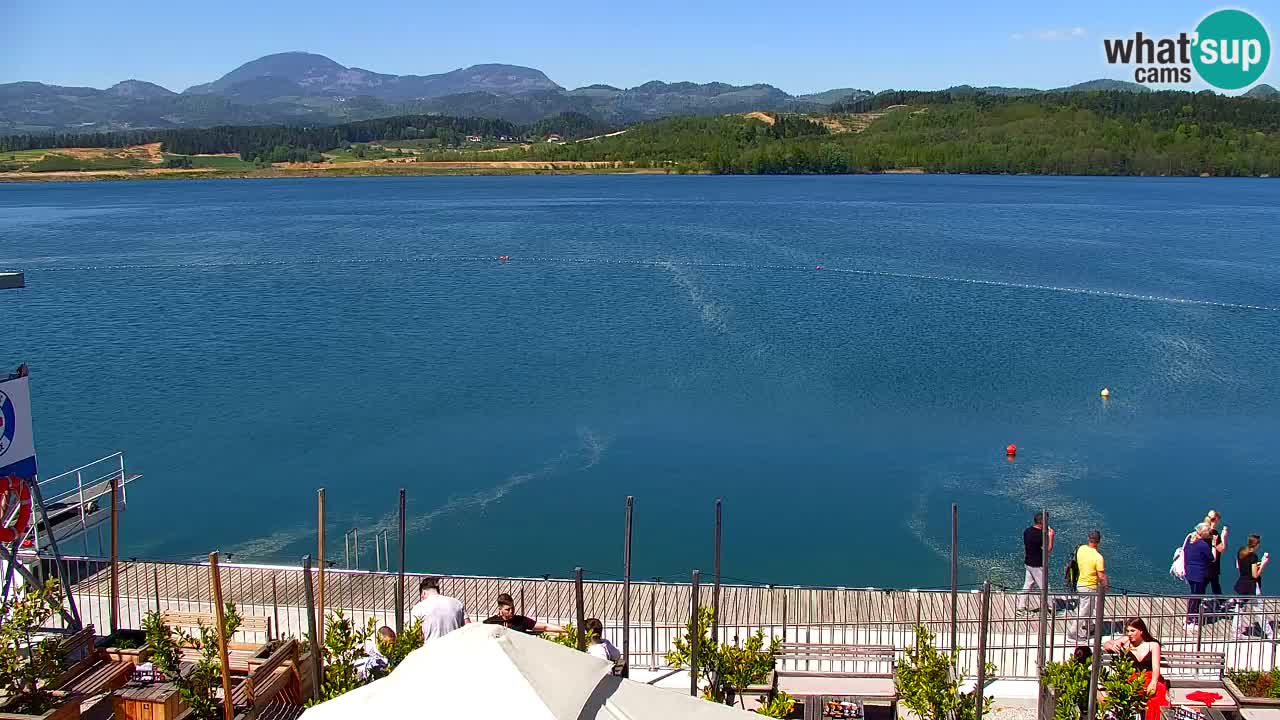 Spletna kamera Velenjsko jezero – Pogled v živo z Velenjske plaže
