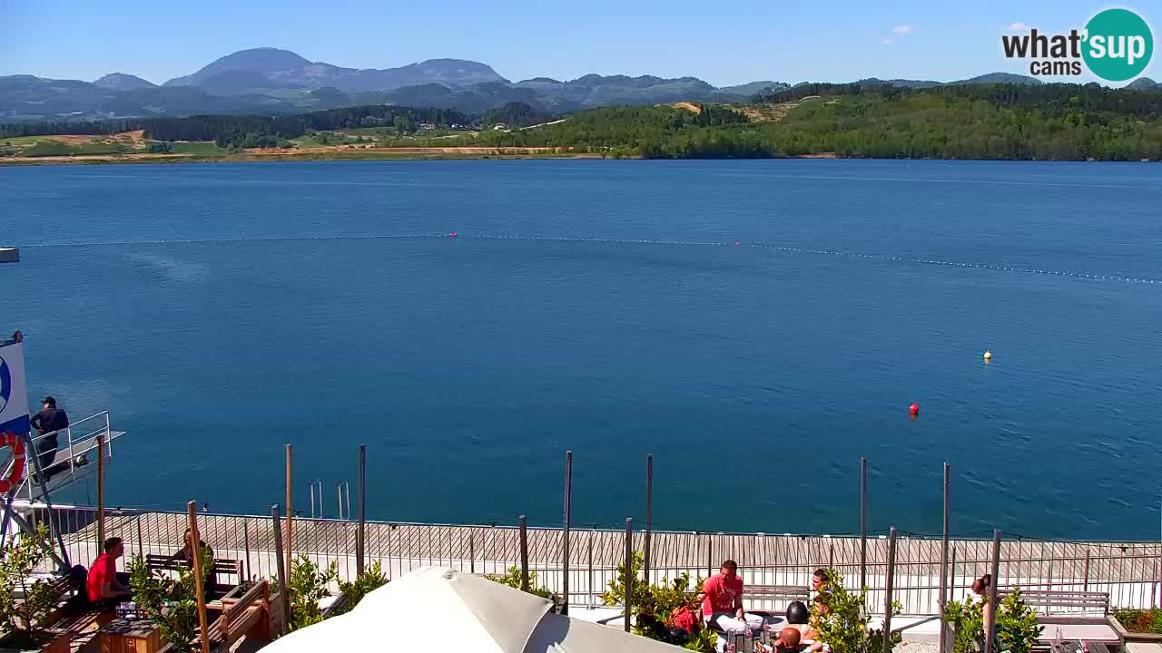 Spletna kamera Velenjsko jezero – Pogled v živo z Velenjske plaže