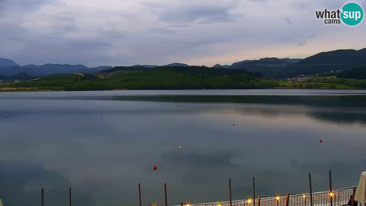 Spletna kamera Velenjsko jezero – Pogled v živo z Velenjske plaže