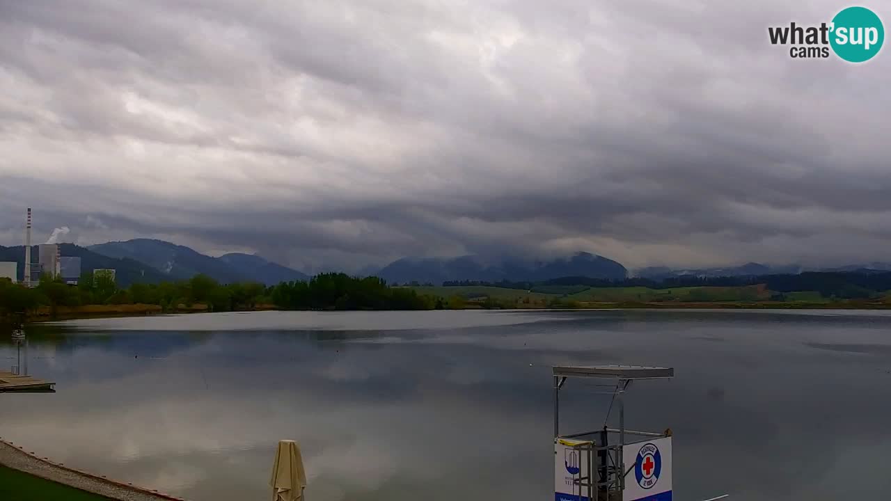 Spletna kamera Velenjsko jezero – Pogled v živo z Velenjske plaže