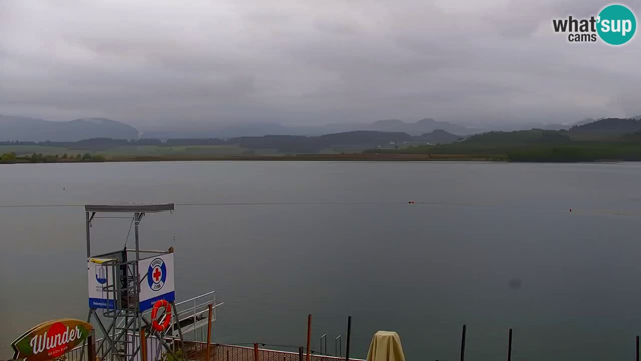 Spletna kamera Velenjsko jezero – Pogled v živo z Velenjske plaže