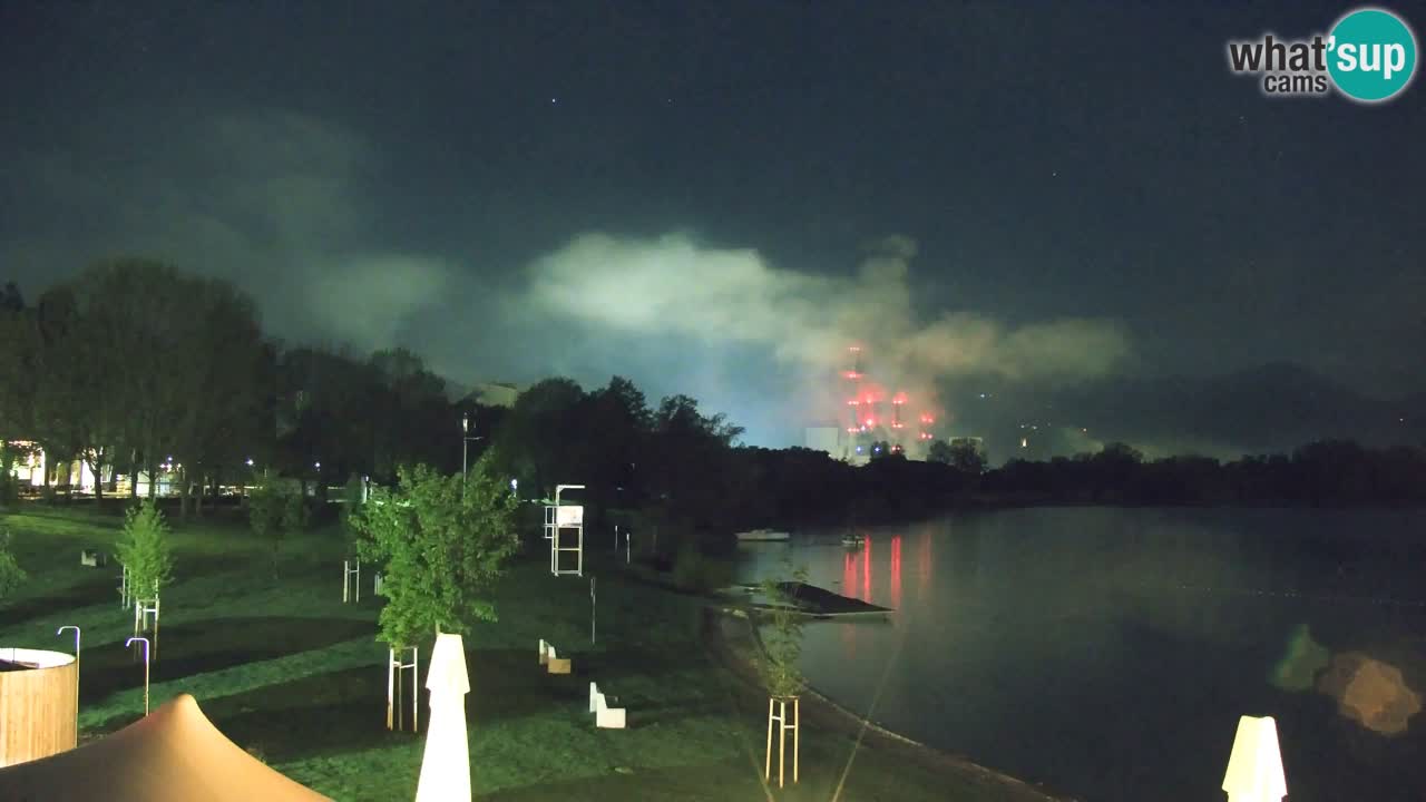 Spletna kamera Velenjsko jezero – Pogled v živo z Velenjske plaže