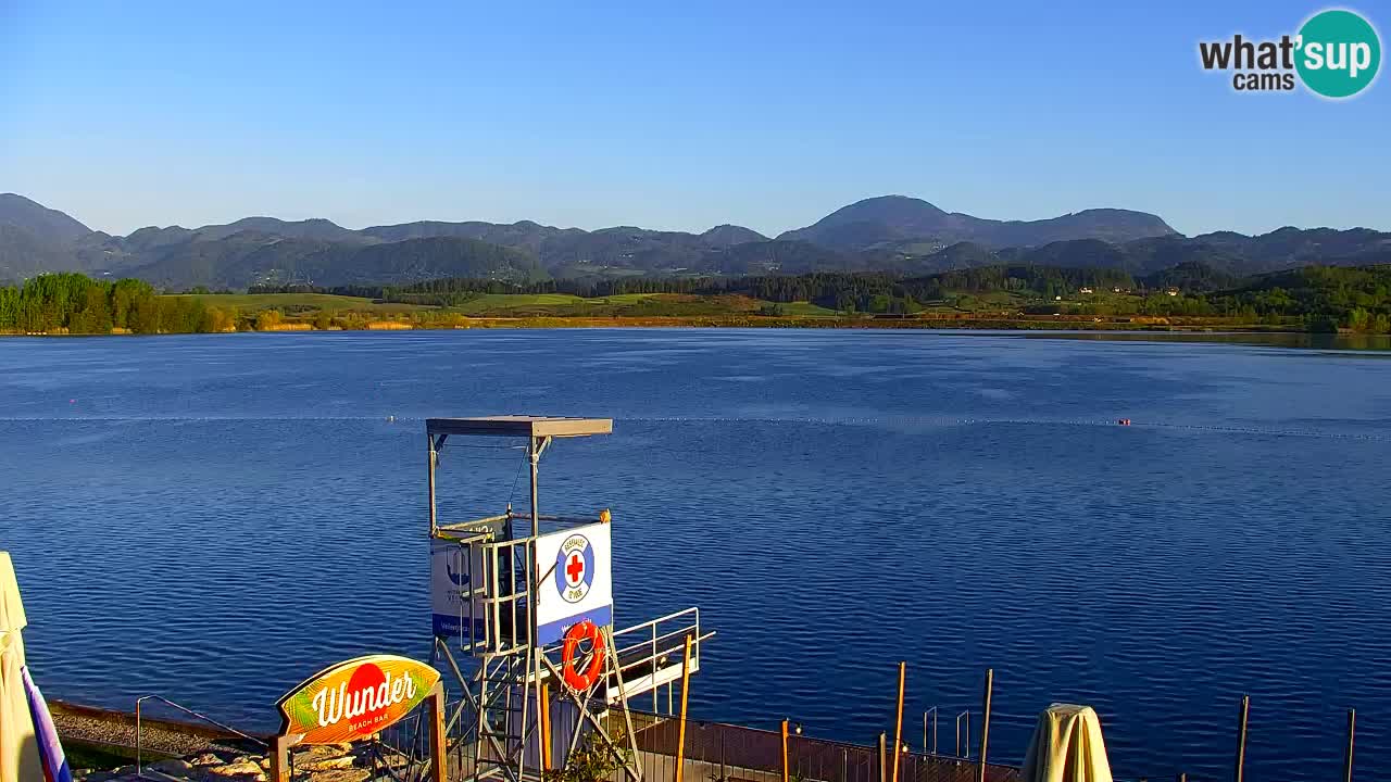 Spletna kamera Velenjsko jezero – Pogled v živo z Velenjske plaže