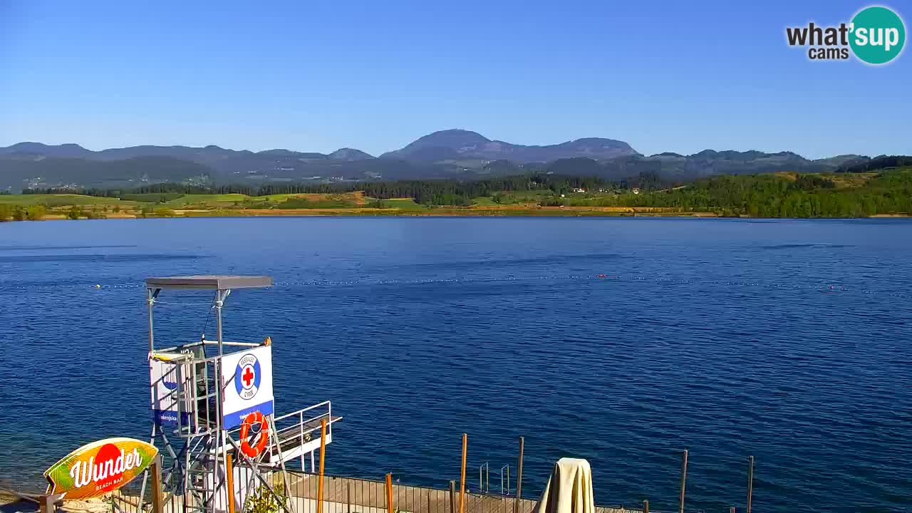 Spletna kamera Velenjsko jezero – Pogled v živo z Velenjske plaže