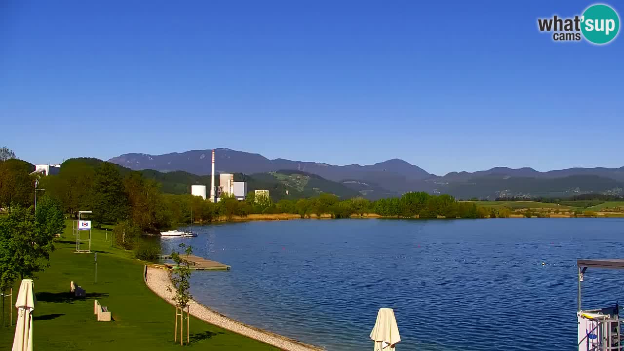 Spletna kamera Velenjsko jezero – Pogled v živo z Velenjske plaže