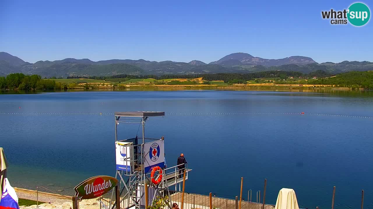 Spletna kamera Velenjsko jezero – Pogled v živo z Velenjske plaže