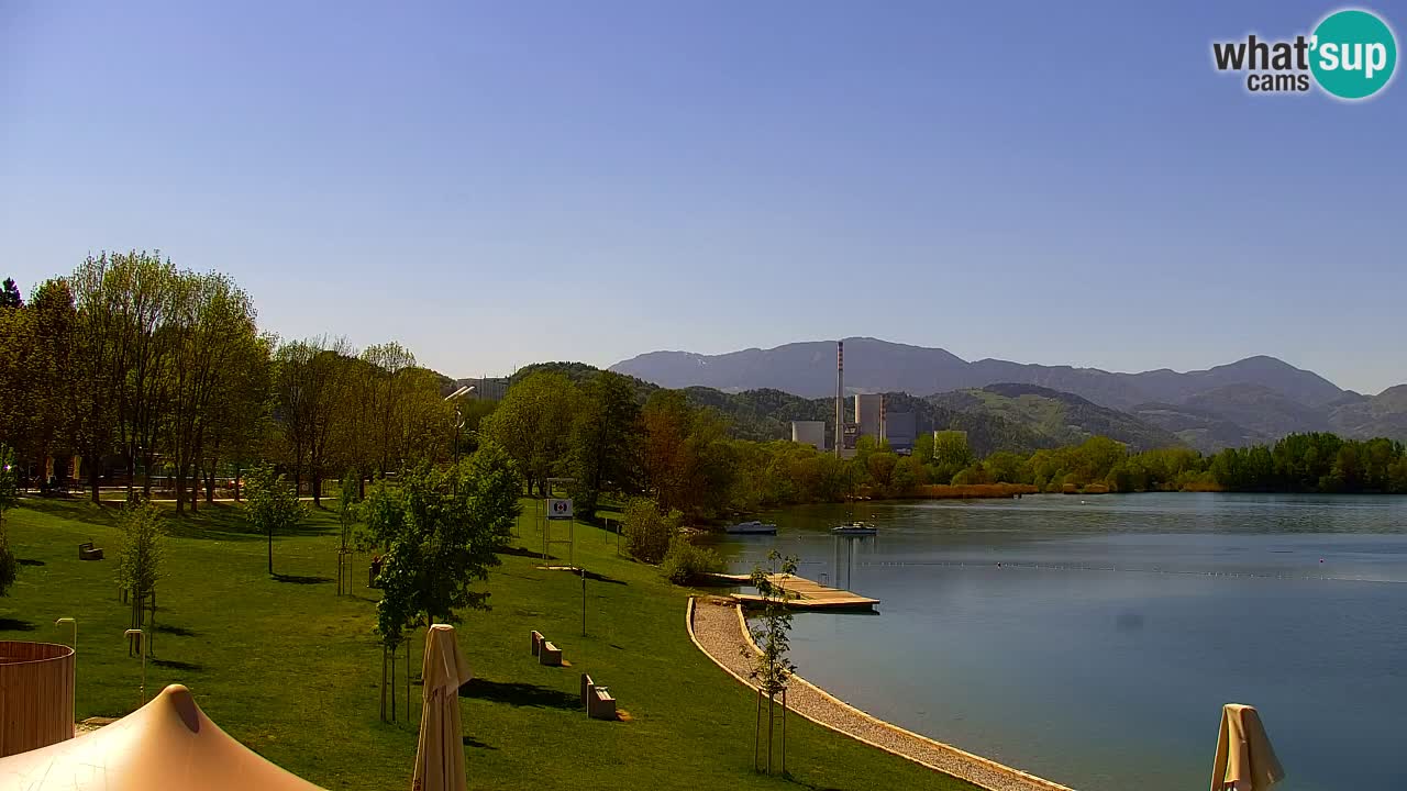 Spletna kamera Velenjsko jezero – Pogled v živo z Velenjske plaže
