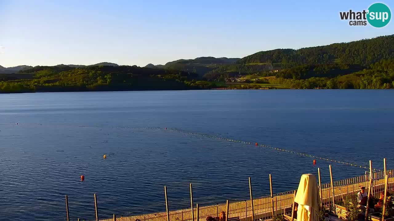 Spletna kamera Velenjsko jezero – Pogled v živo z Velenjske plaže