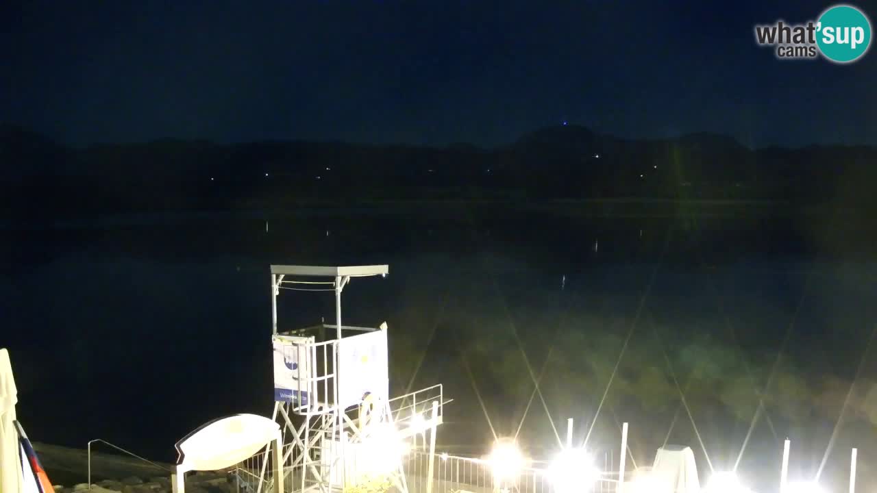 Spletna kamera Velenjsko jezero – Pogled v živo z Velenjske plaže