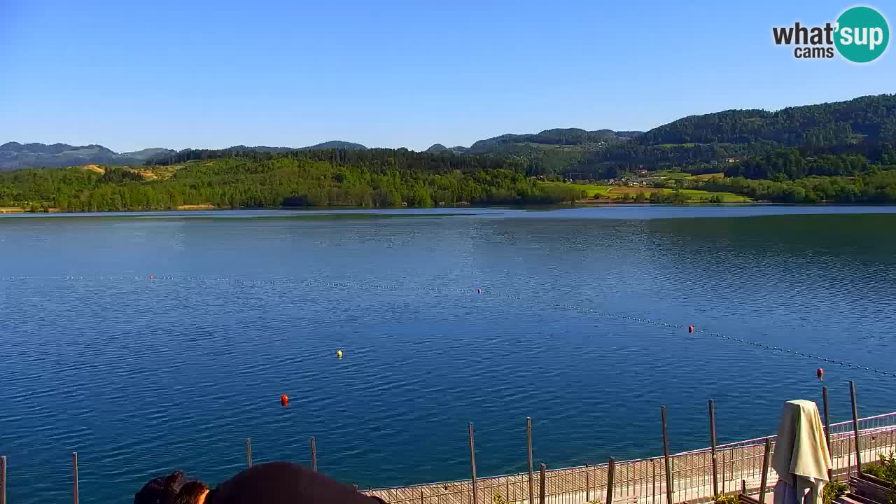 Spletna kamera Velenjsko jezero – Pogled v živo z Velenjske plaže