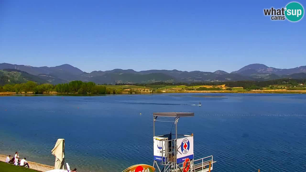 Spletna kamera Velenjsko jezero – Pogled v živo z Velenjske plaže