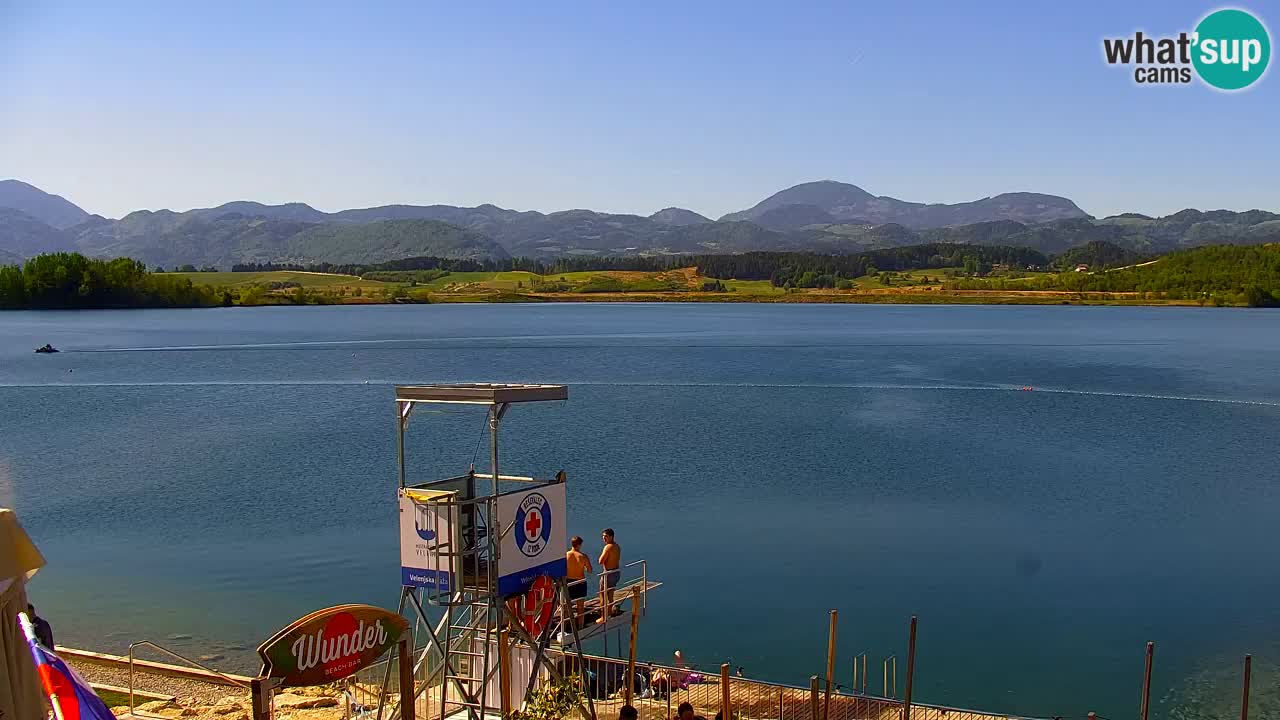 Spletna kamera Velenjsko jezero – Pogled v živo z Velenjske plaže