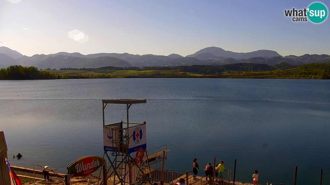 Spletna kamera Velenjsko jezero – Pogled v živo z Velenjske plaže