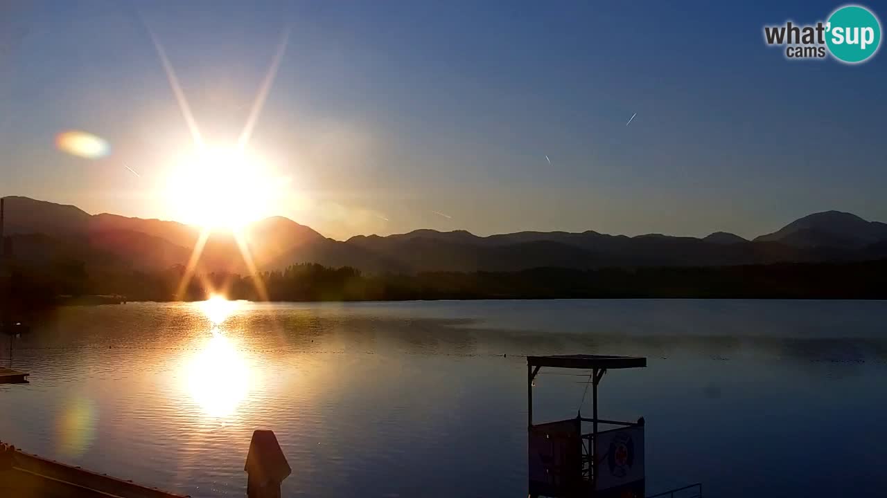 Spletna kamera Velenjsko jezero – Pogled v živo z Velenjske plaže