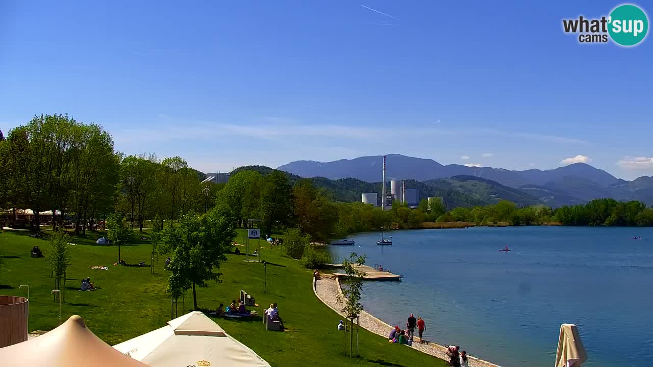 Spletna kamera Velenjsko jezero – Pogled v živo z Velenjske plaže