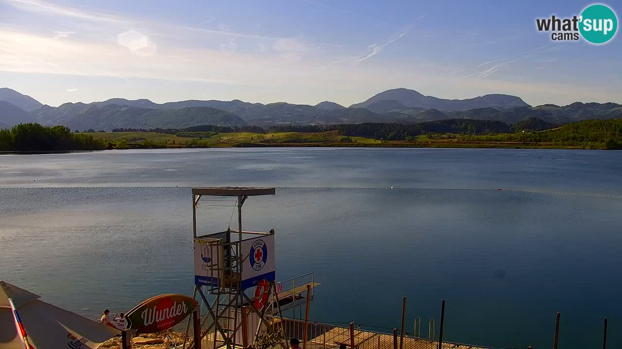 Spletna kamera Velenjsko jezero – Pogled v živo z Velenjske plaže