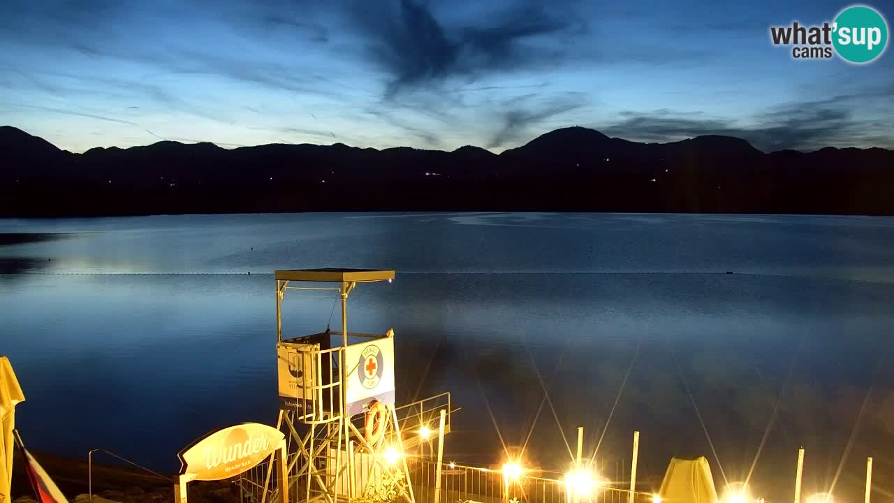 Spletna kamera Velenjsko jezero – Pogled v živo z Velenjske plaže