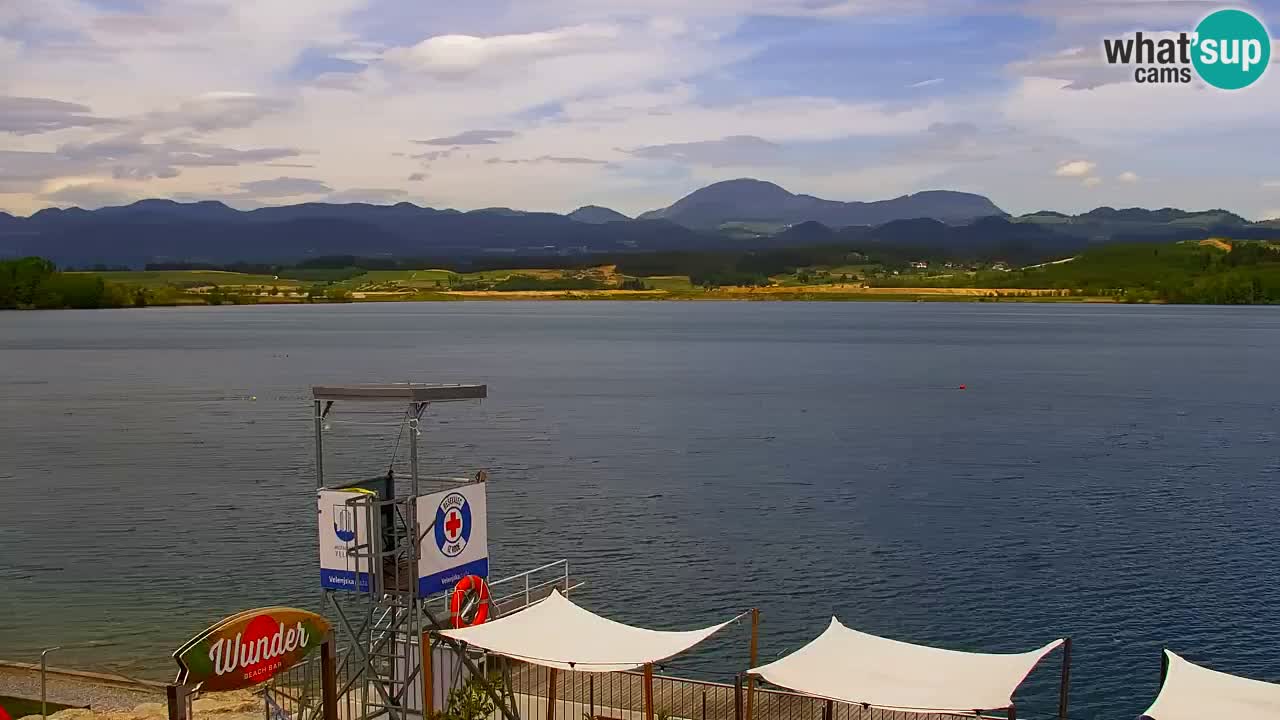 Spletna kamera Velenjsko jezero – Pogled v živo z Velenjske plaže