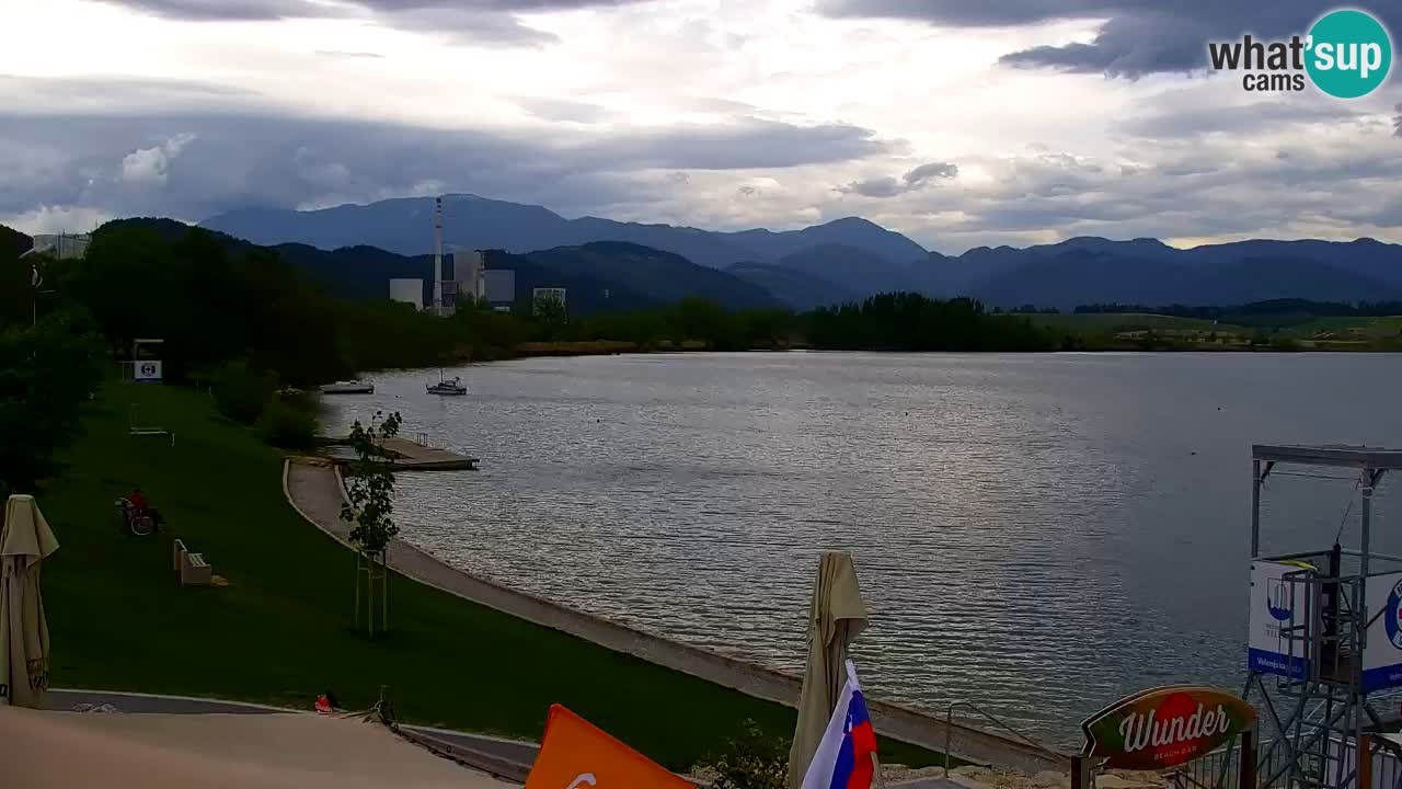 Spletna kamera Velenjsko jezero – Pogled v živo z Velenjske plaže