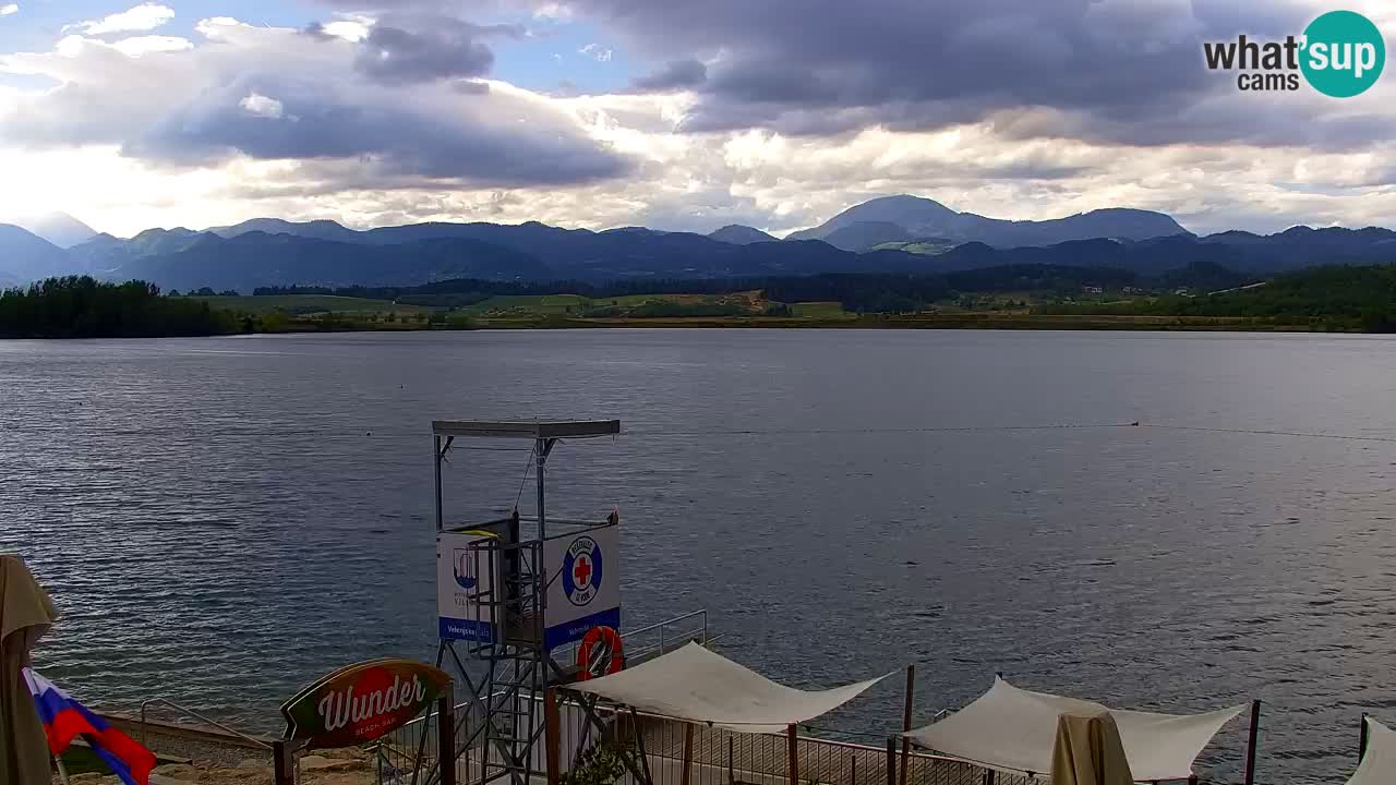 Spletna kamera Velenjsko jezero – Pogled v živo z Velenjske plaže