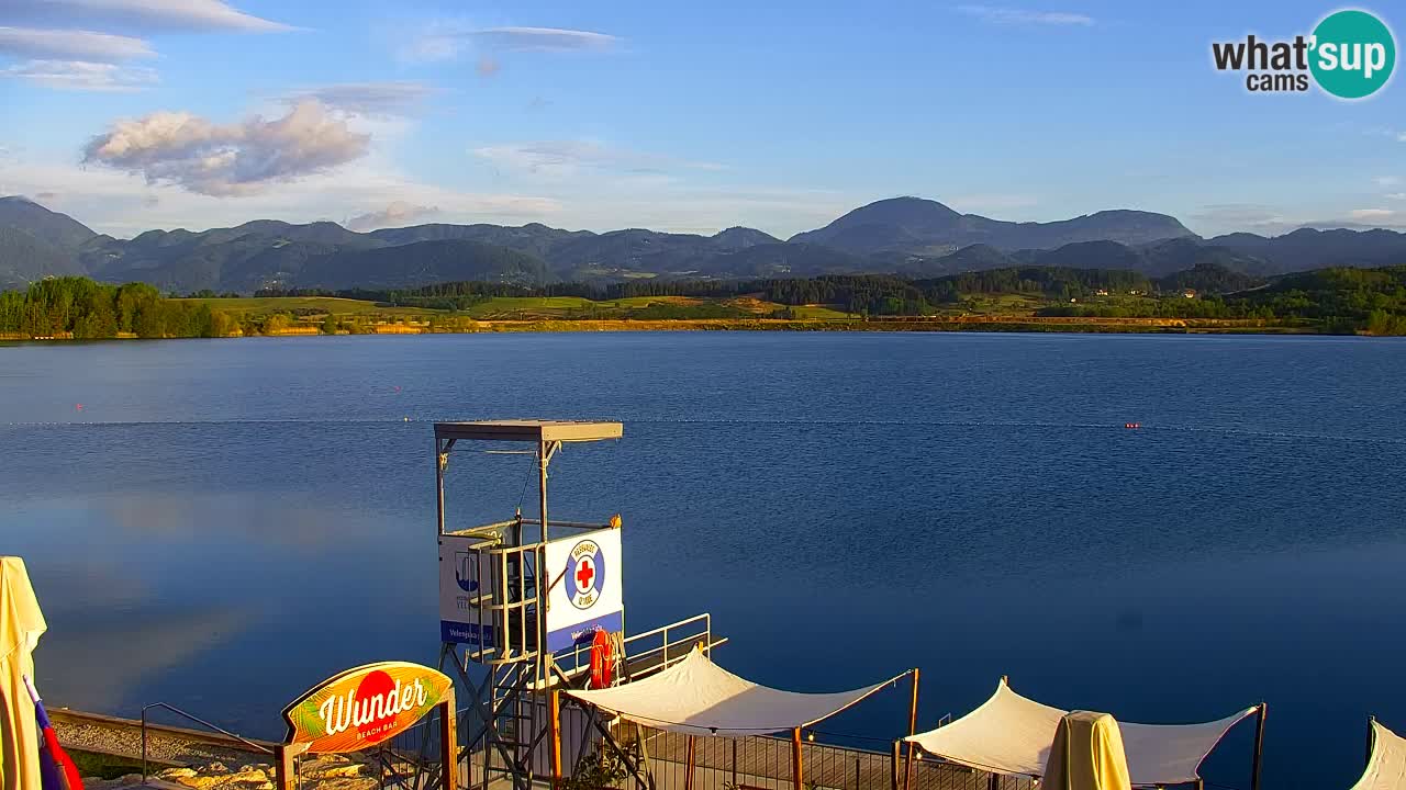 Spletna kamera Velenjsko jezero – Pogled v živo z Velenjske plaže