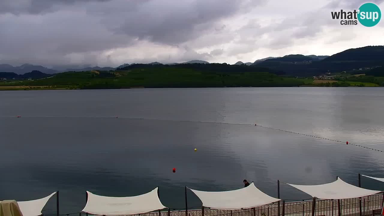 Spletna kamera Velenjsko jezero – Pogled v živo z Velenjske plaže