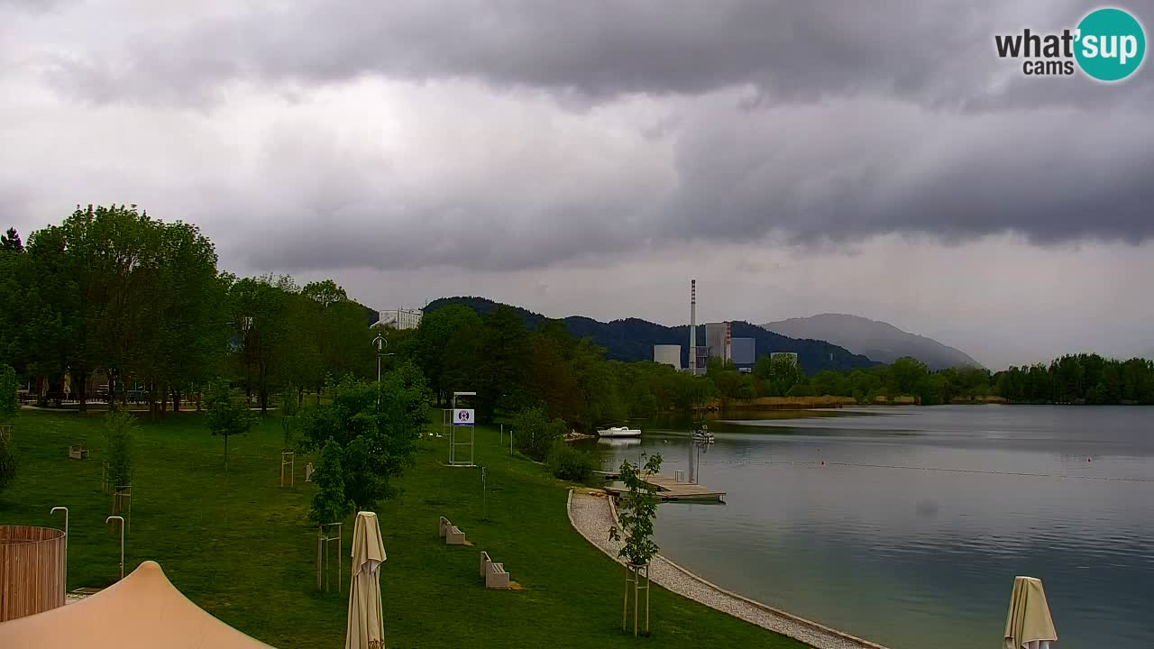 Spletna kamera Velenjsko jezero – Pogled v živo z Velenjske plaže