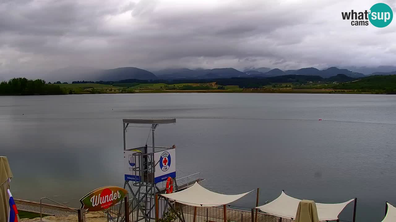 Spletna kamera Velenjsko jezero – Pogled v živo z Velenjske plaže