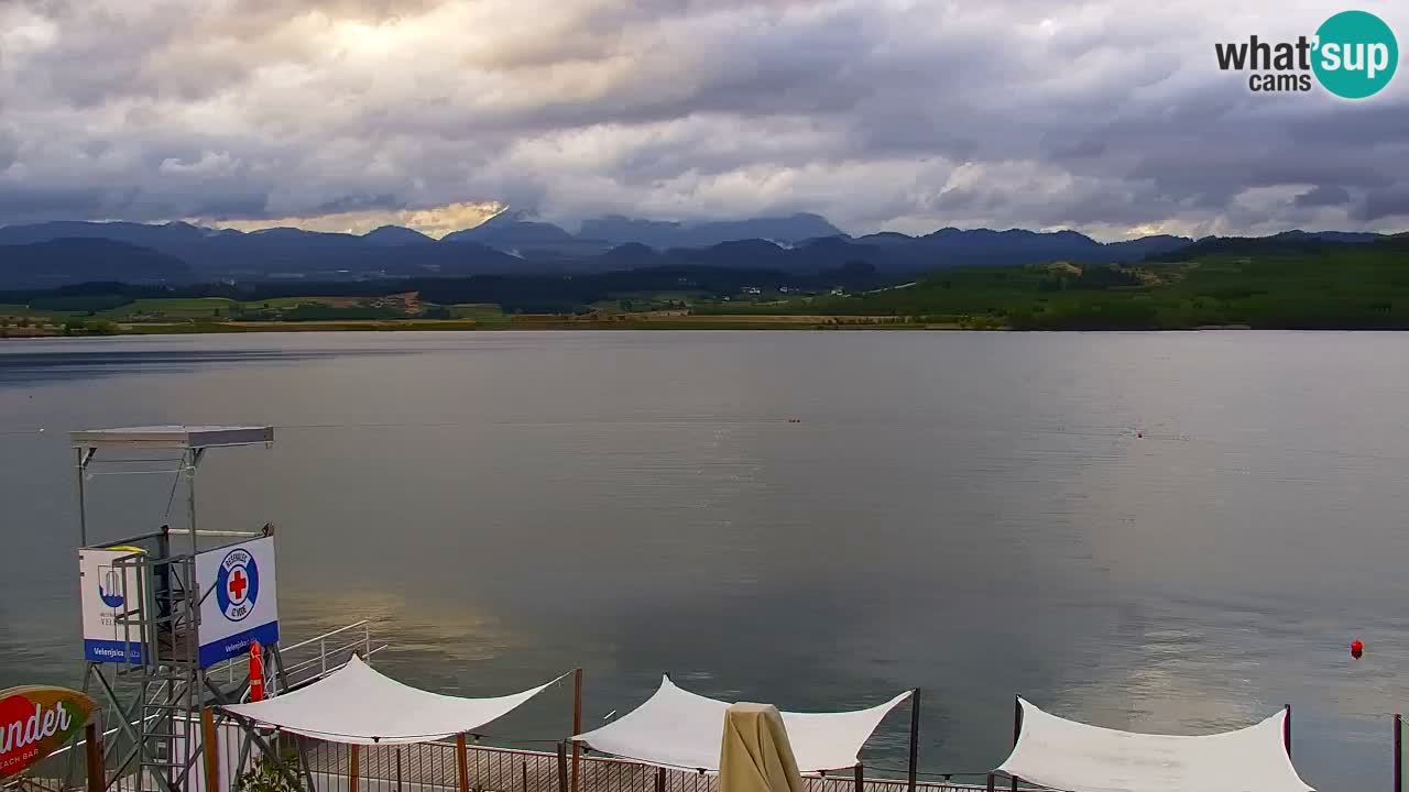 Spletna kamera Velenjsko jezero – Pogled v živo z Velenjske plaže