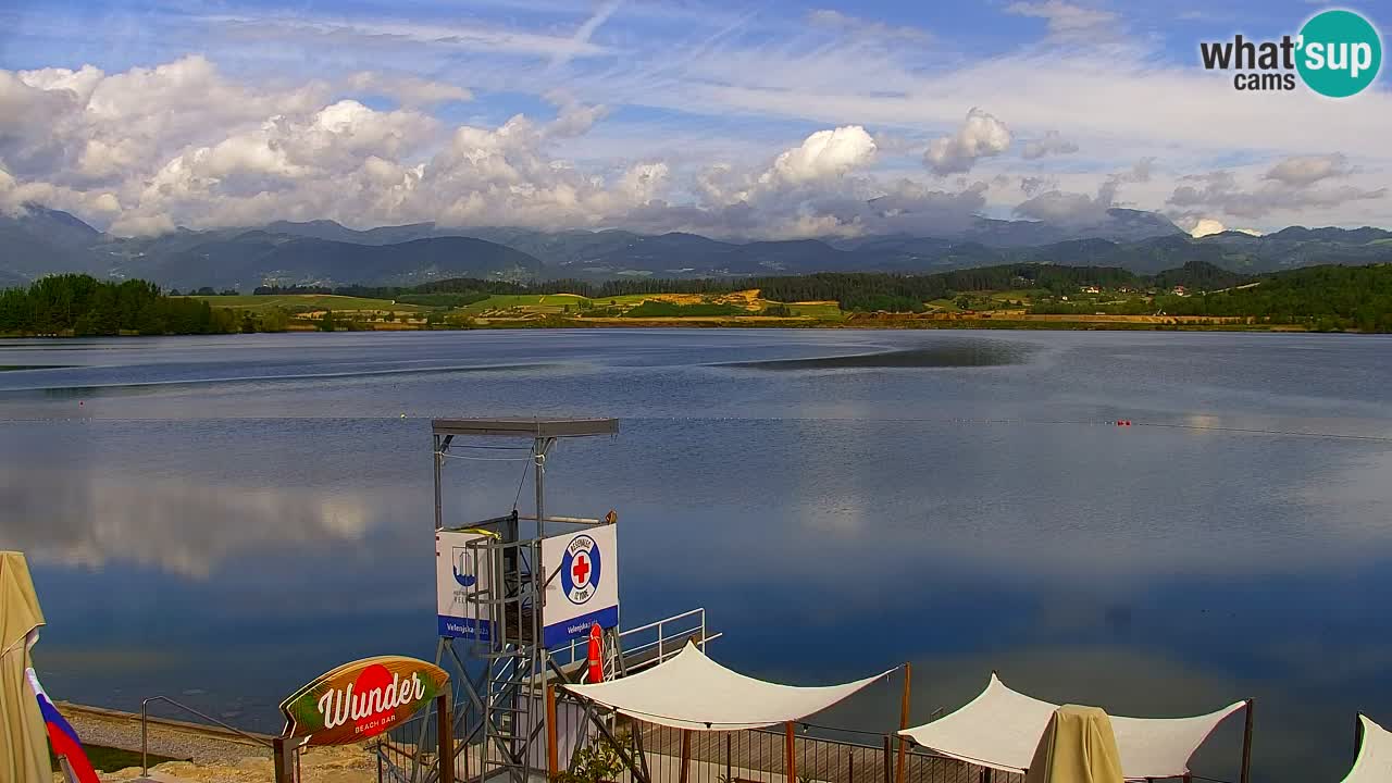 Spletna kamera Velenjsko jezero – Pogled v živo z Velenjske plaže