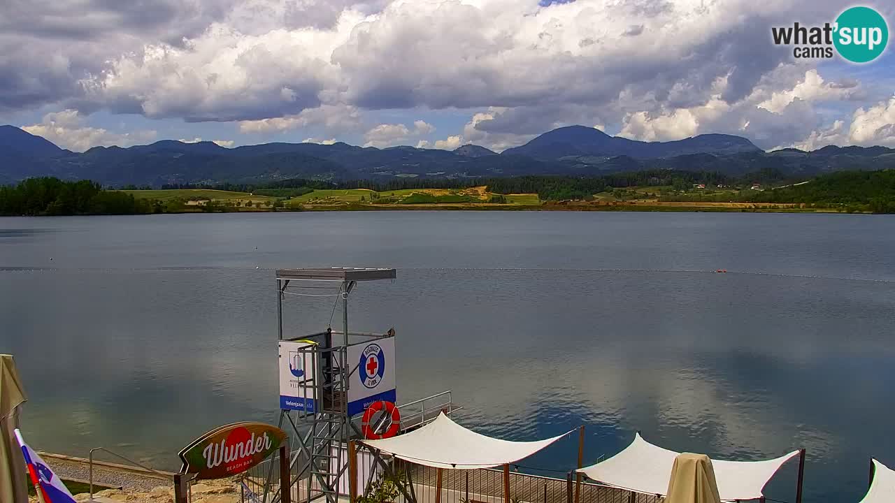Spletna kamera Velenjsko jezero – Pogled v živo z Velenjske plaže