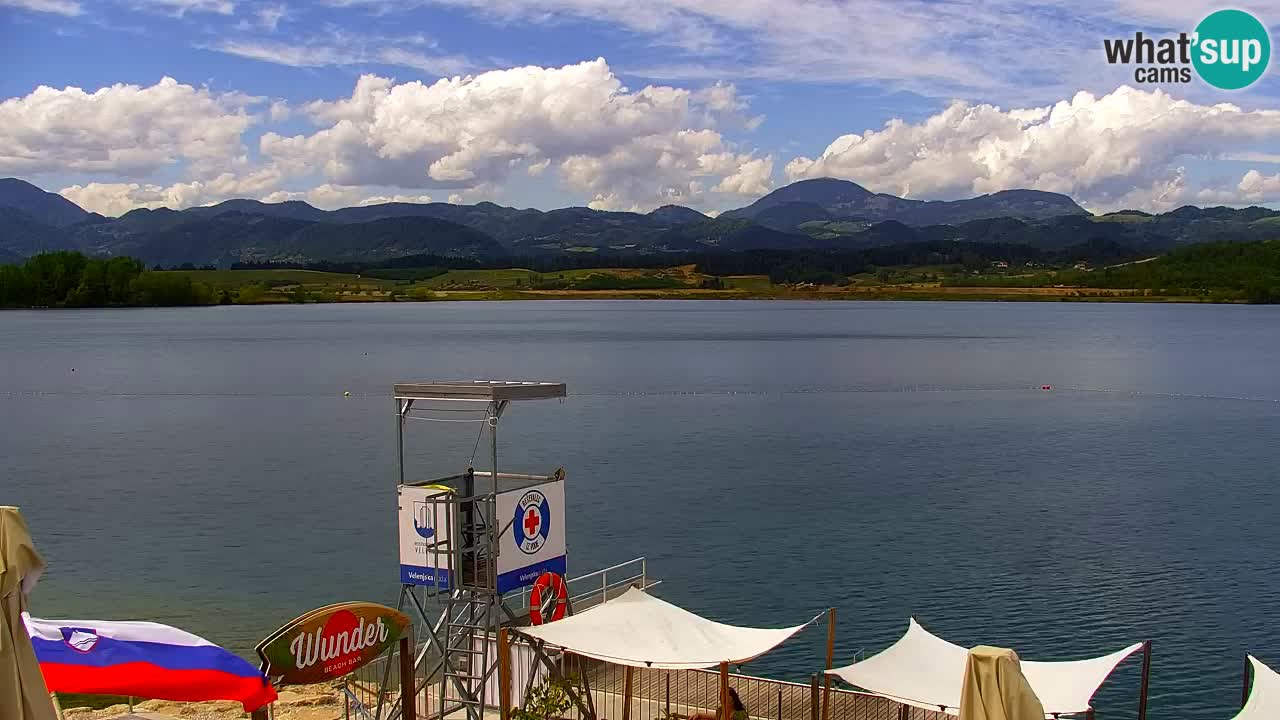 Spletna kamera Velenjsko jezero – Pogled v živo z Velenjske plaže