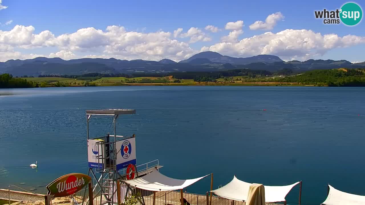 Spletna kamera Velenjsko jezero – Pogled v živo z Velenjske plaže