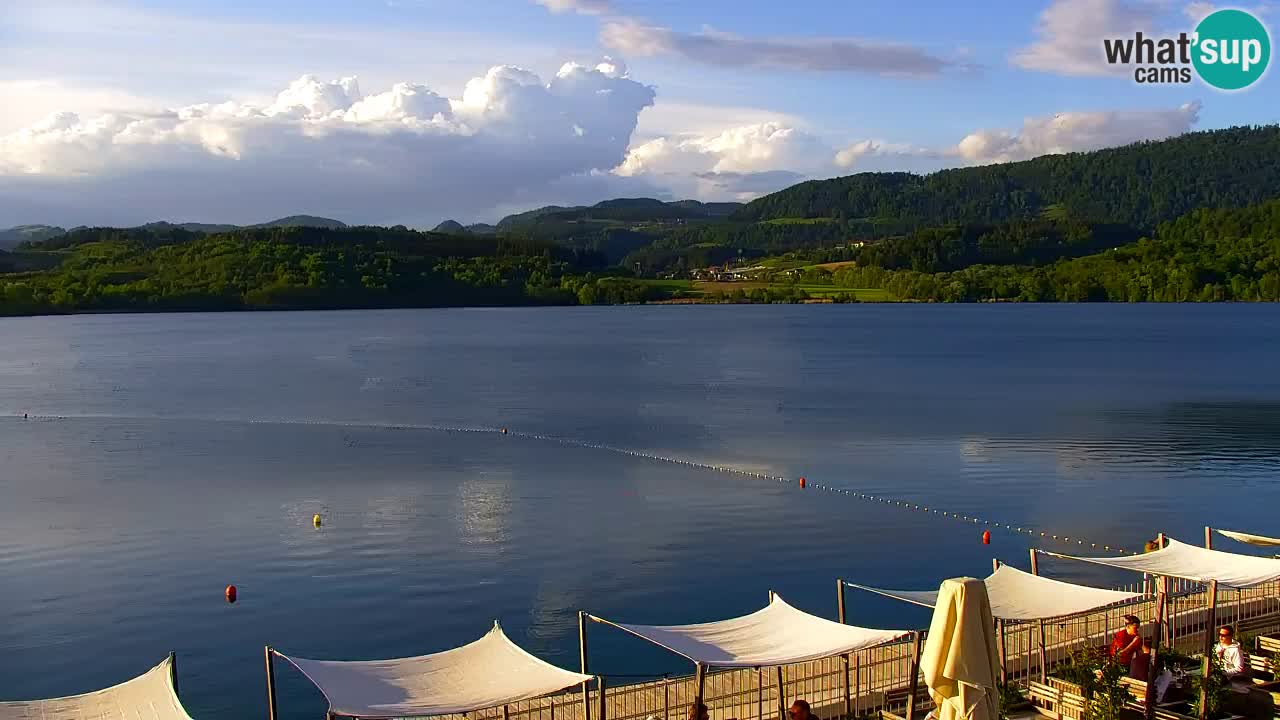 Spletna kamera Velenjsko jezero – Pogled v živo z Velenjske plaže