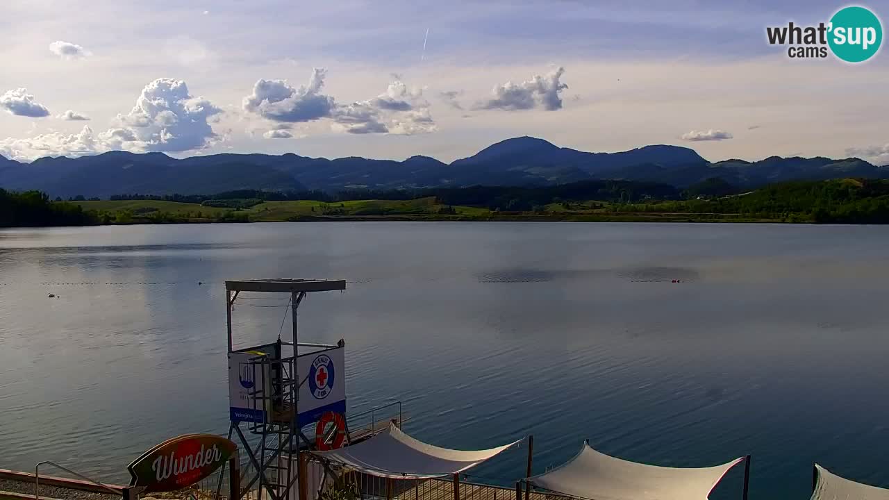 Spletna kamera Velenjsko jezero – Pogled v živo z Velenjske plaže