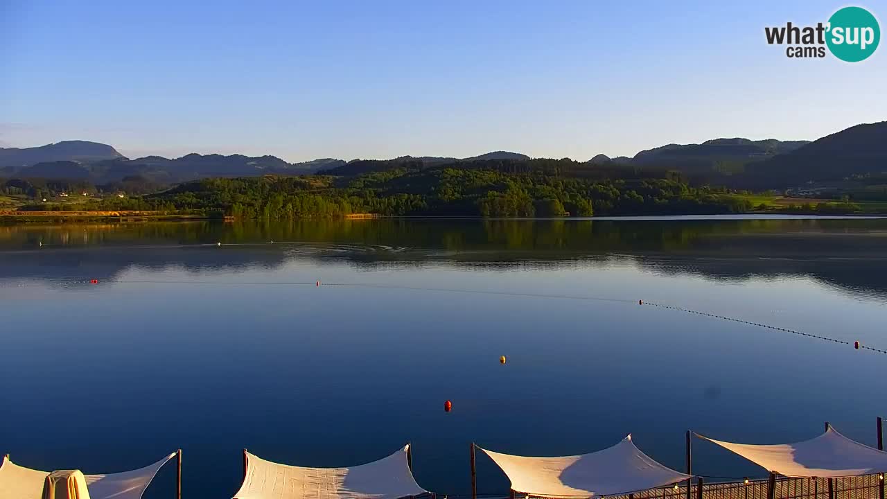 Spletna kamera Velenjsko jezero – Pogled v živo z Velenjske plaže