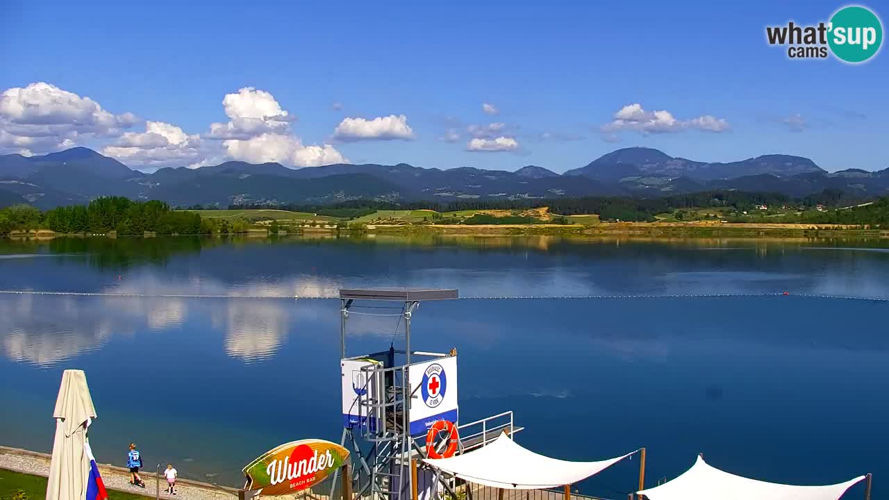 Spletna kamera Velenjsko jezero – Pogled v živo z Velenjske plaže