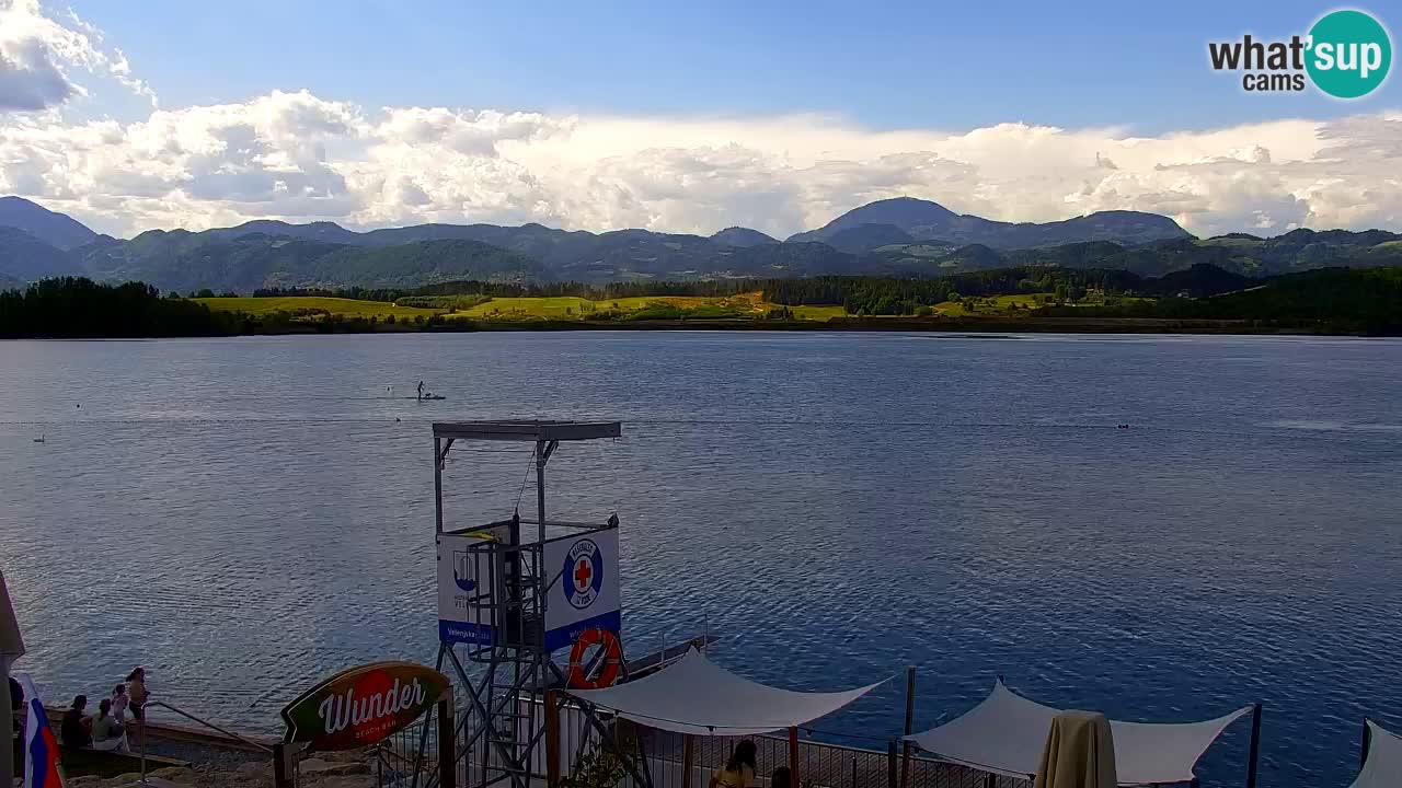 Spletna kamera Velenjsko jezero – Pogled v živo z Velenjske plaže