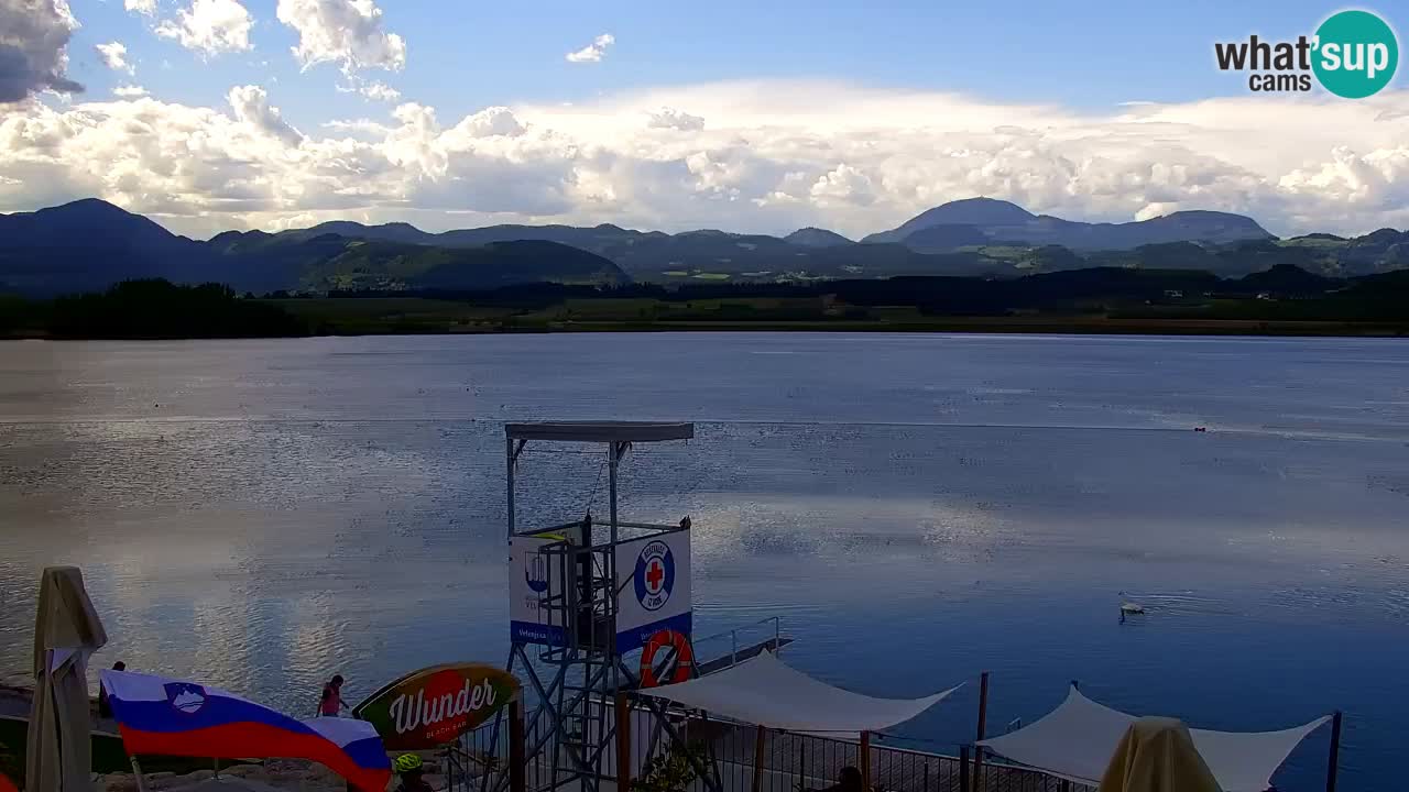 Spletna kamera Velenjsko jezero – Pogled v živo z Velenjske plaže