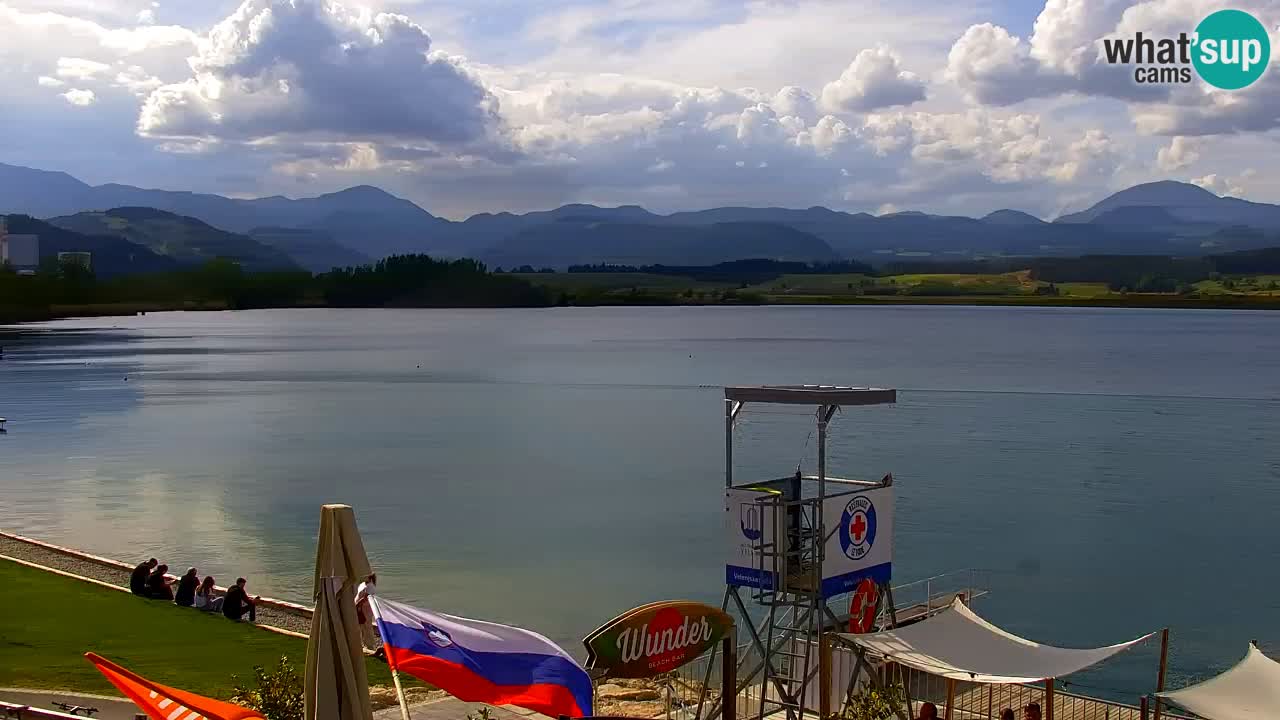 Spletna kamera Velenjsko jezero – Pogled v živo z Velenjske plaže