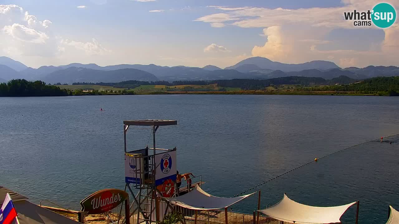 Spletna kamera Velenjsko jezero – Pogled v živo z Velenjske plaže