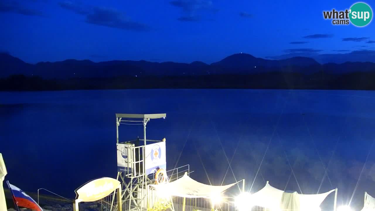 Spletna kamera Velenjsko jezero – Pogled v živo z Velenjske plaže